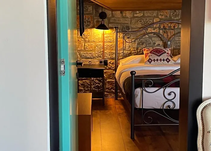 Helga's Guest house 4*